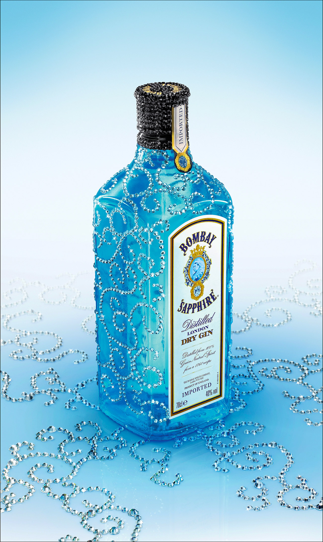 Дорогой джин. Bombay Sapphire Revelation. Текила Бомбей сапфир. Джин Бомбей сапфир ревелейшен. Джин Bombay бутылка.